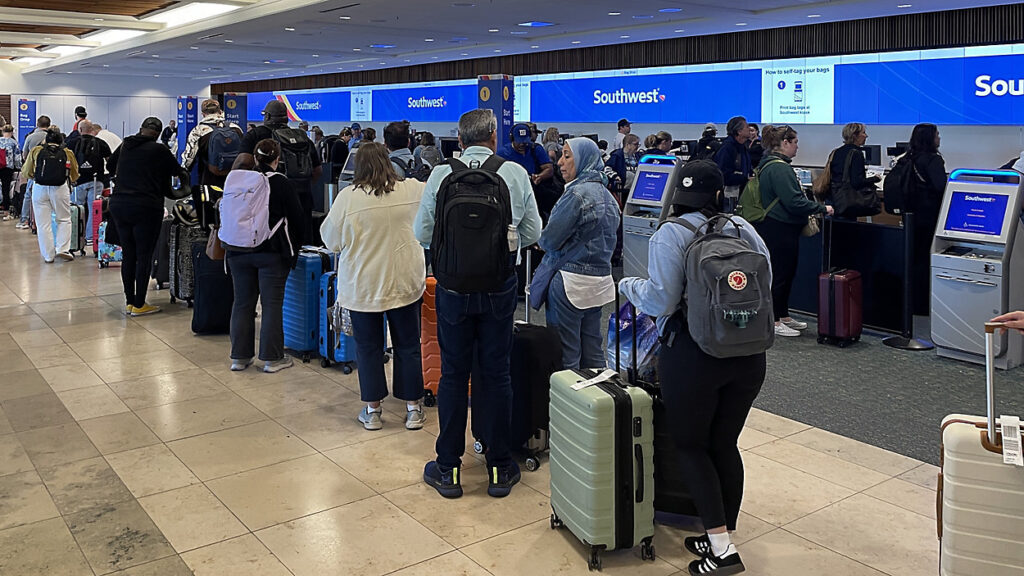 Americans Travel Domestically in Record Numbers